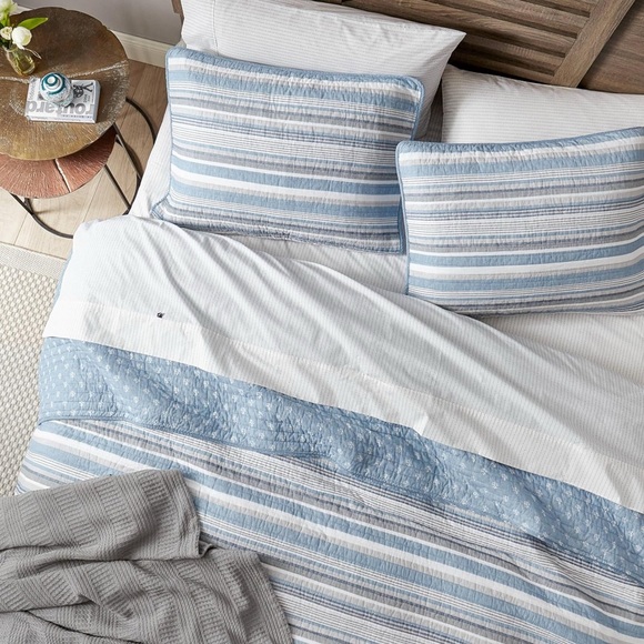 NWOT 🦋 Bedspread & 2 std. shams | Full/Queen - Picture 5 of 15